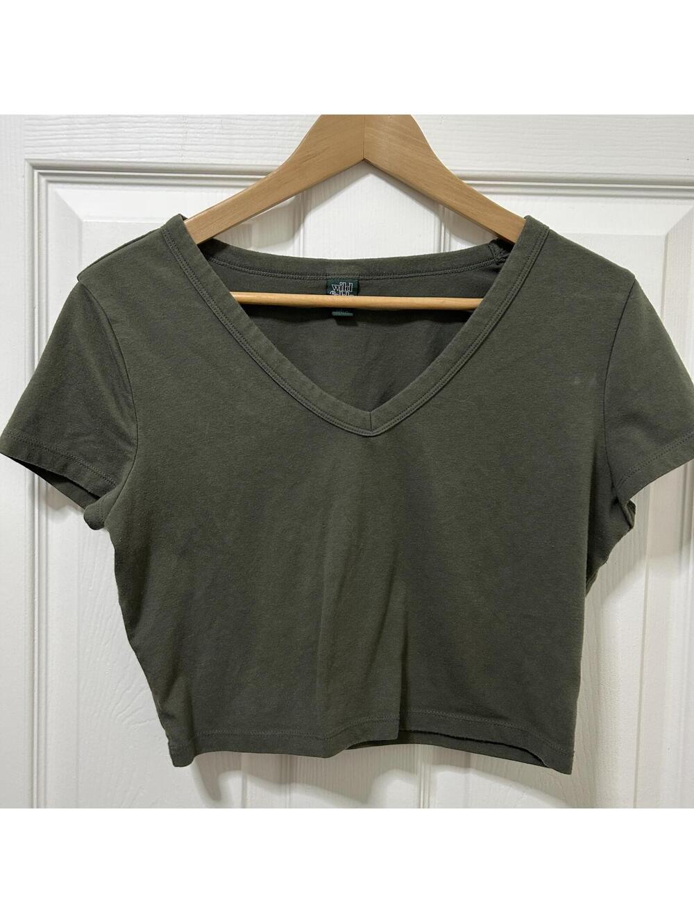 Wild Fable Olive Green Crop Top V-Neck Tee Summer Festival Stretchy Whimsigoth